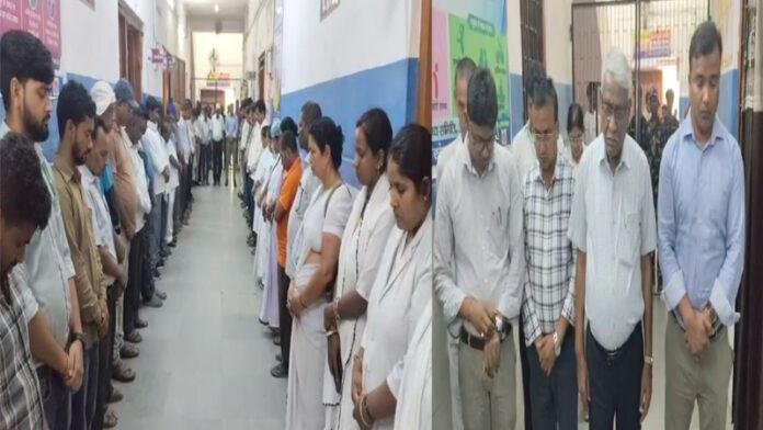 सड़क हादसे में स्वास्थ्य कर्मी की हो गई थी मौत, अस्पताल में शोक सभा का आयोजन