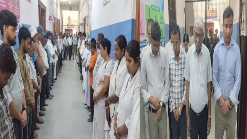 सड़क हादसे में स्वास्थ्य कर्मी की हो गई थी मौत, अस्पताल में शोक सभा का आयोजन