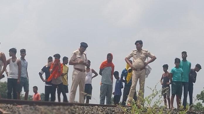पारिवारिक कलह को लेकर दंपति ने ट्रेन से कटकर दी जान