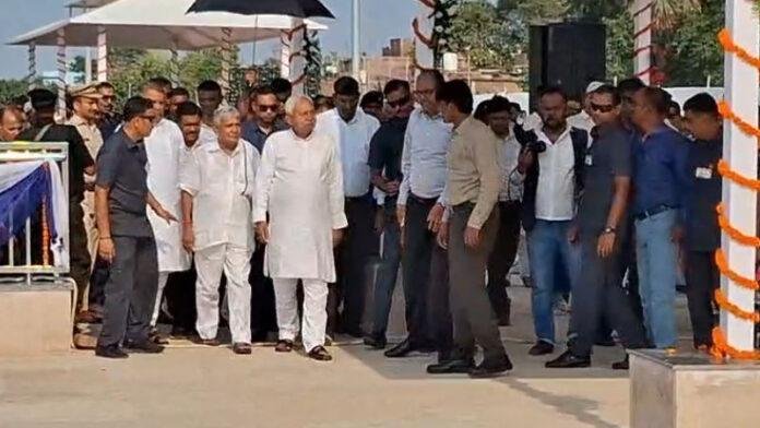 मुख्यमंत्री ने बख्तियारपुर प्रखंड अंतर्गत पुरानी गंगा धार को पुनर्जीवित करते हुए पक्का तट सुरक्षात्मक कार्य का किया लोकार्पण