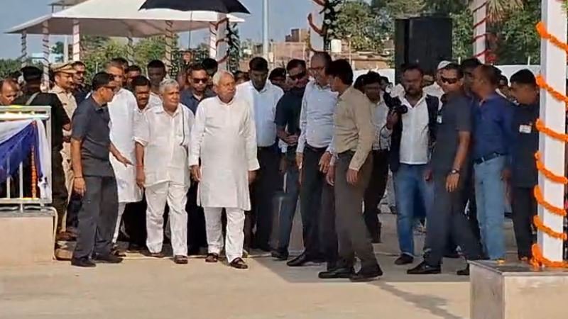 मुख्यमंत्री ने बख्तियारपुर प्रखंड अंतर्गत पुरानी गंगा धार को पुनर्जीवित करते हुए पक्का तट सुरक्षात्मक कार्य का किया लोकार्पण