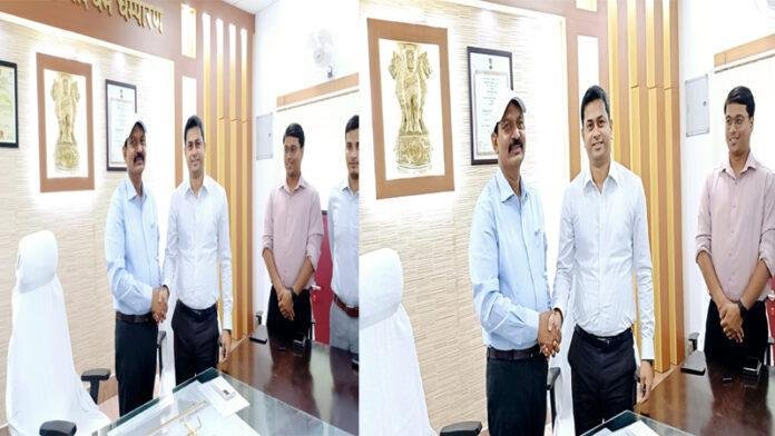 प. चंपारण के नए जिला पदाधिकारी धर्मेंद्र कुमार ने किया पदभार ग्रहण