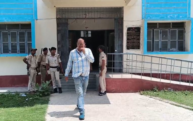 सुबह-सुबह EOU की बड़ी कार्रवाई, लेखपाल राजेश के 6 ठिकानों पर छापेमारी