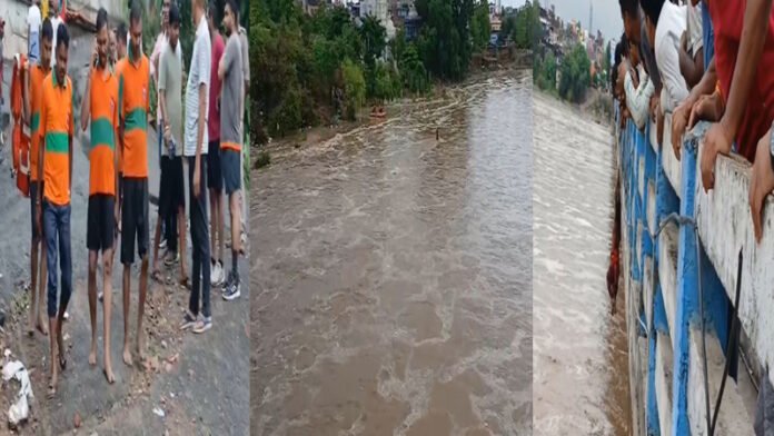 फल्गु नदी में तेज बारिश के कारण अचानक आया पानी का सैलाब, 10 से 12 लोगों को बचाया