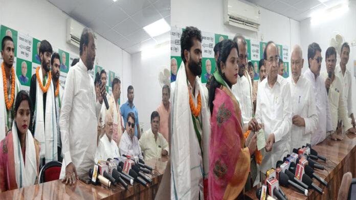 कई नेताओं ने JDU की ली सदस्यता, रजक ने कहा- दलितों का अपमान करते हैं लालू यादव