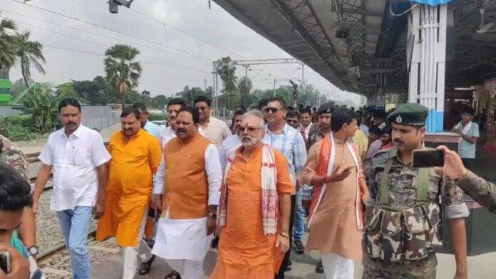 अररिया-गलगलिया बहुचर्चित नई रेल लाइन पर ट्रायल, MP व अधिकारी रहे मौजूद