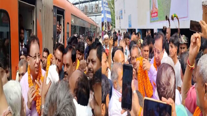 सुगौली में शुरू हो गया वंदे भारत एक्सप्रेस का नियमित परिचालन, ट्रेन से उतरते दिखायी दिए सांसद