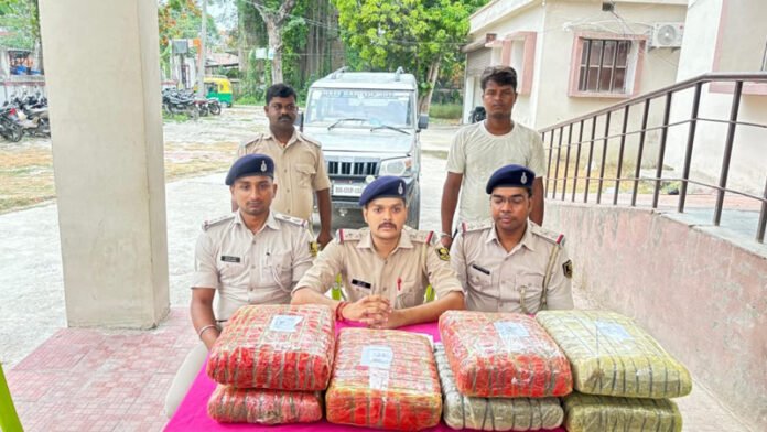 पुलिस की बड़ी कामयाबी, बोलेरो से 30 किलो गांजा बरामद, एक तस्कर गिरफ्तार