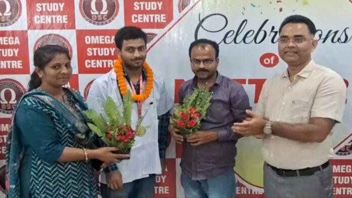 NEET Result Darbhanga कंपाउंडर के बेटे ने अपने पिता का सपना किया साकार, NEET परीक्षा में पाई सफलता
