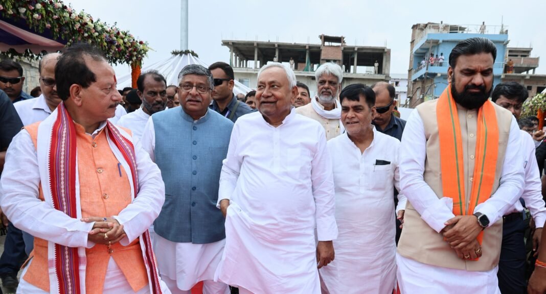Nitish-Road 2 चुनाव से पहले नीतीश का बड़ा तोहफा, 3 गुना बढ़ायी गई वृद्धावस्था पेंशन