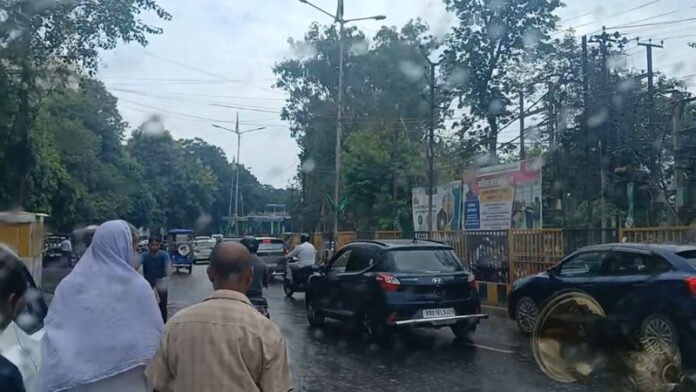 राजधानी पटना में मौसम हुआ सुहाना, सुबह से हो रही है बारिश
