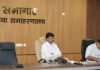 सुबह-सुबह बोरिंग रोड पहुंचे DM, कार्यस्थल का निरीक्षण कर स्थिति का लिया जायजा