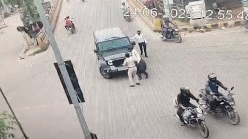 राजधानी पटना में थार सवार की गुंडागर्दी! महिला पुलिसकर्मी को रौंदने की कोशिश...