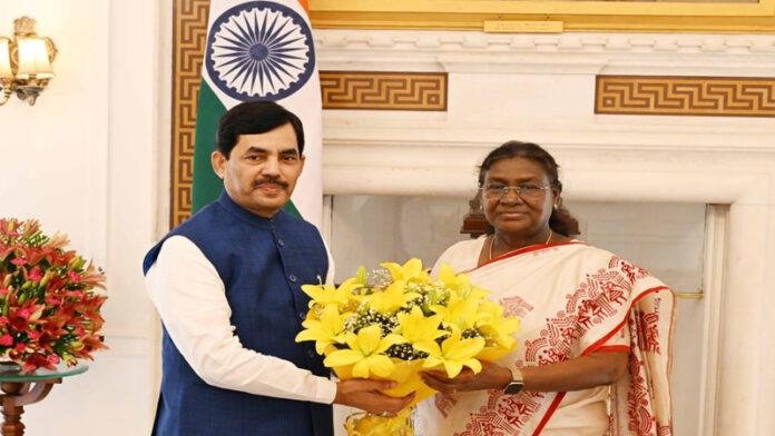 राष्ट्रपति से मिले शाहनवाज, भागलपुर आगमन का दिया न्योता, शहीद तिलकामांझी की आदमकद प्रतिमा के अनावरण...