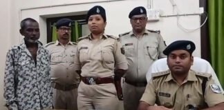 चोरी के मोबाइल के बदले स्मैक बेचने वाले तस्कर को पुलिस ने योजना बनाकर धर दबोचा