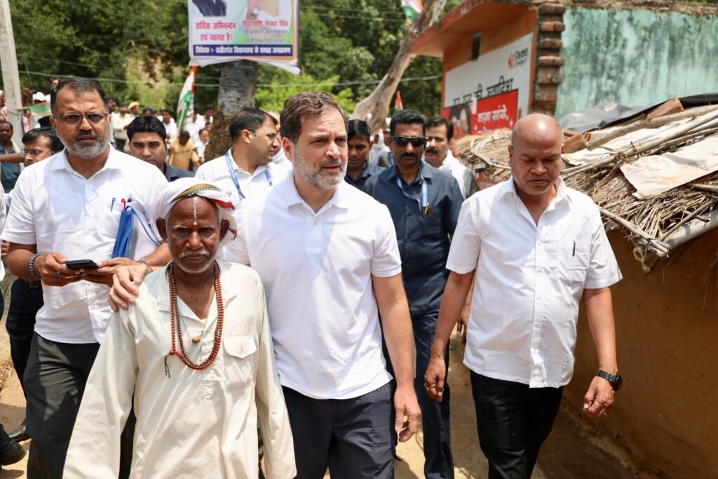 गयाजी पहुंचे राहुल गांधी, एयरपोर्ट पर नेताओं ने किया जोरदार स्वागत