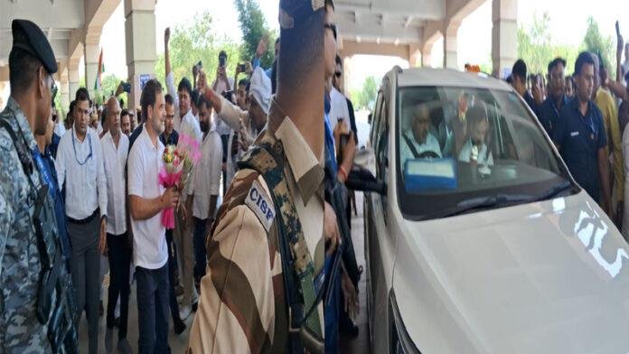 गयाजी पहुंचे राहुल गांधी, एयरपोर्ट पर नेताओं ने किया जोरदार स्वागत