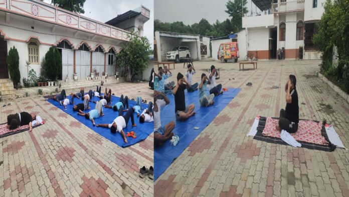 पूर्व मंत्री रामसूरत राय ने अंतर्राष्ट्रीय योग दिवस पर किया योगाभ्यास
