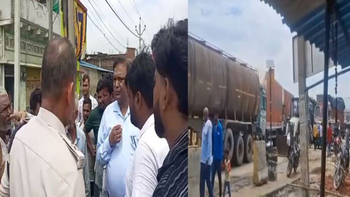शिवसागर में राष्ट्रीय राजमार्ग-19 को स्थानीय लोगों ने किया जाम