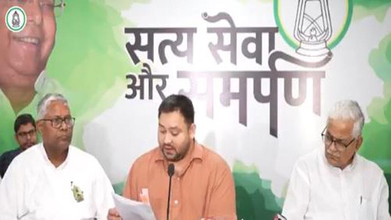चिराग के लिखे पत्र पर मचा सियासी बवाल, तेजस्वी ने कहा- छोड़िये सरकार का साथ