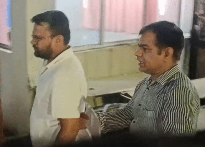 arrested by gst official Jamshedpur: 50 करोड़ के GST घोटाले का खुलासा, दिल्ली-रांची के दो कारोबारी गिरफ्तार