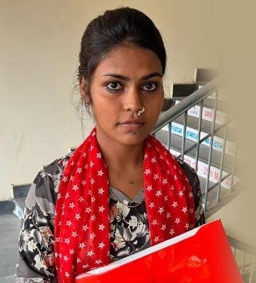 damini sabar Chakulia: ट्रेन में भीख मांगने वाले समुदाय की बेटी बनी मिसाल: दामिनी सबर ने इंटर में पाई प्रथम श्रेणी, अपने समुदाय से ऐसा करने वाली पहली छात्रा बनी, पढ़ाई के लिए शादी से किया इनकार