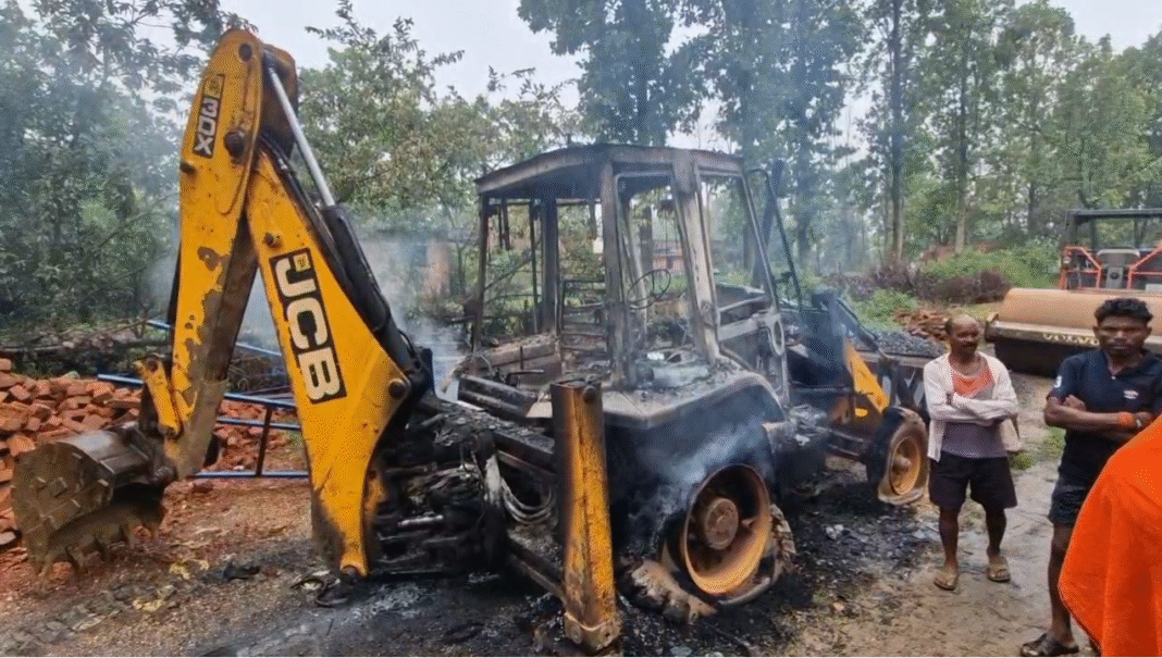 36 घंटे में Hazaribagh में अपराधियों का तांडव: आगजनी, डकैती और फायरिंग की तीन बड़ी घटनाओं से दहशत का माहौल