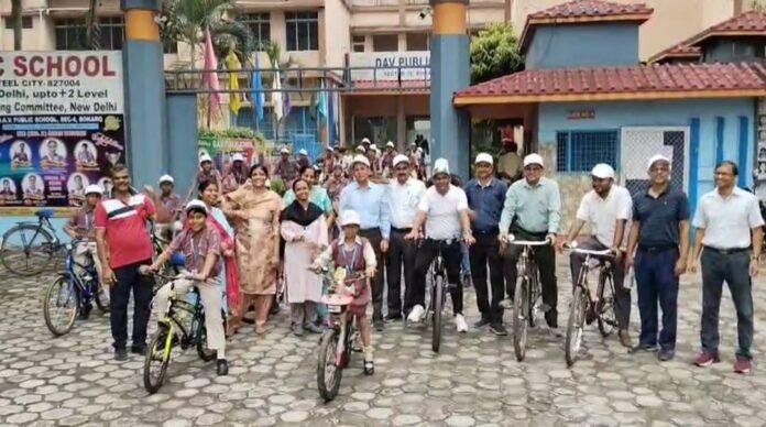 Bokaro: फिट इंडिया मूवमेंट के तहत डीएवी सेक्टर-4 ने निकाली जागरूकता साइकिल रैली