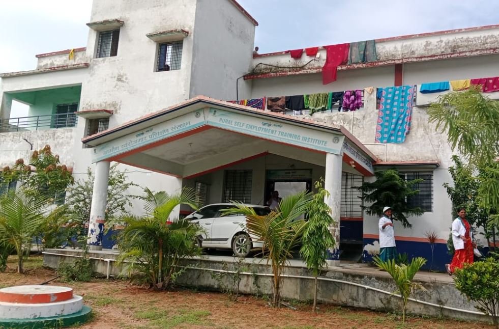 Giridih CBI Raid : कैंटीन संचालक के बदले मांगी थी घूस