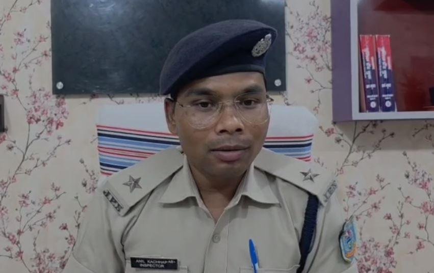 Bokaro : मामले की जानकारी देते थाना प्रभारी