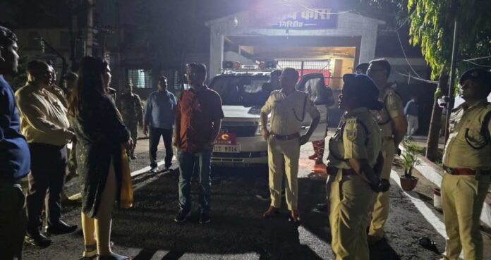 Giridih: केंद्रीय कारा में देर रात डीसी-एसपी के नेतृत्व में छापेमारी