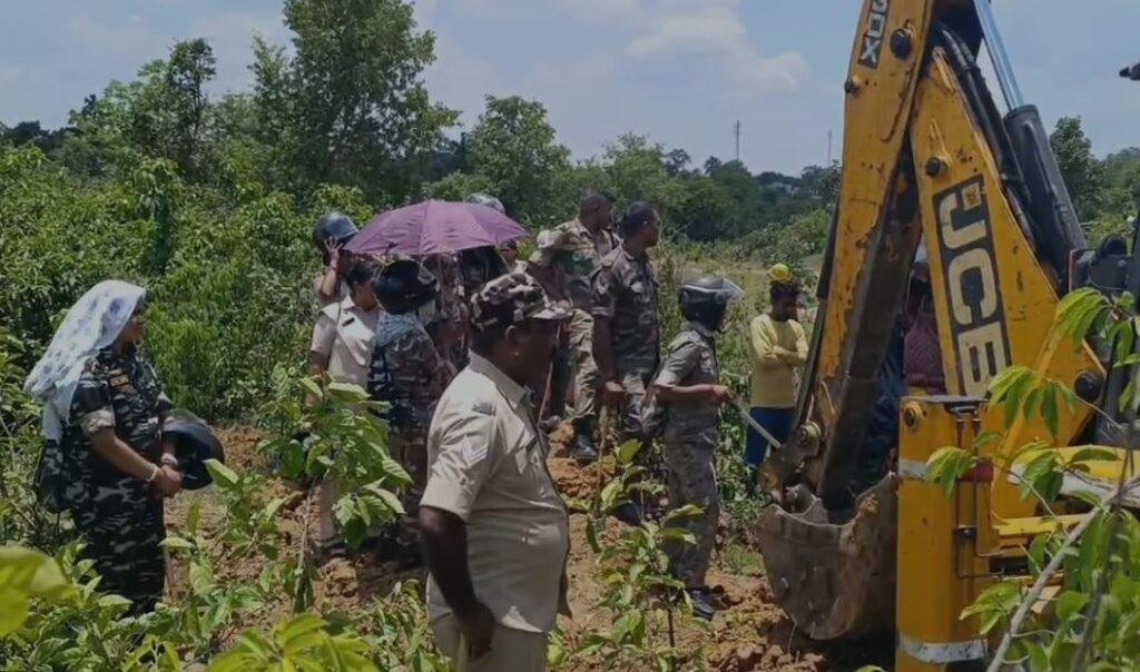 Jharia Breaking : सिवरेज ट्रीटमेंट प्लांट को लेकर पुलिस और ग्रामीण आमने-सामने, भारी संख्या में पुलिस बल तैनात... Jhariya Breaking : पुलिस और ग्रामीण आमने-सामने
