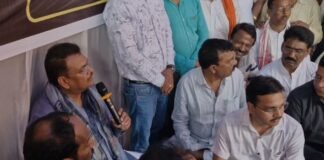 Hazaribagh : सांसद मनीष जायसवाल ने किया बिजली विभाग के जीएम कार्यालय का घेराव, मौजूद रहे कई विधायक...