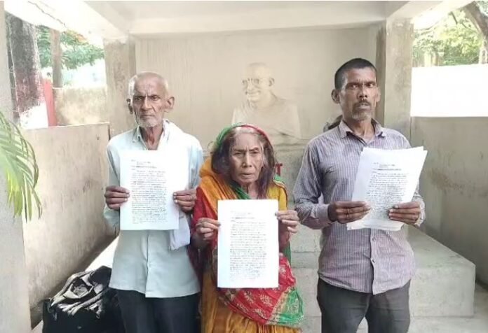 Dhanbad: बेटे की संदिग्ध मौत पर पिता ने बहू पर लगाया हत्या का आरोप, एसएसपी से की न्याय की गुहार