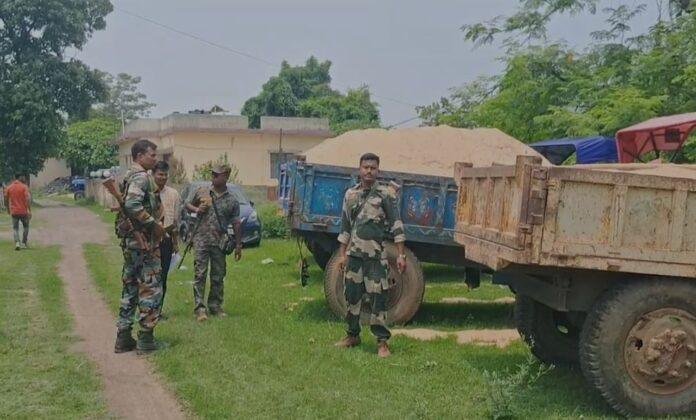 Jamtara Crime : मचा हड़कंप: अवैध बालू का काला कारोबार पर प्रशासन की बड़ी कार्रवाई, तीन ट्रैक्टर सहित...