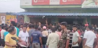 Jamtara : संचालक ने दुकान में फांसी लगाकर की आत्महत्या, जांच में जुटी पुलिस...