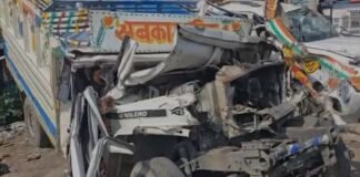 Giridih Accident : बगोदर में भयानक सड़क हादसा, ट्रक से भिड़ी पिकअप, ड्राइवर की मौके पर ही दर्दनाम मौत...