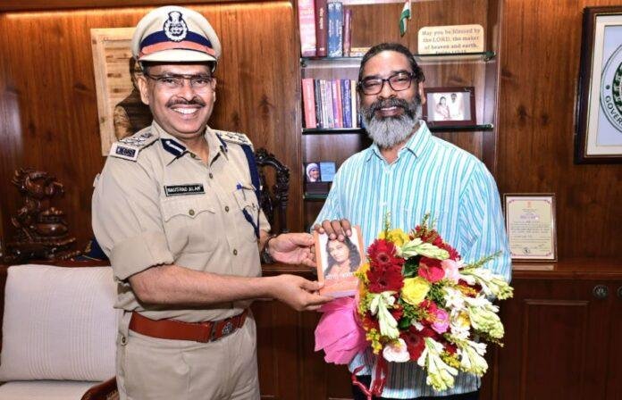 Breaking : मुख्यमंत्री हेमंत सोरेन से कई पुलिस अधिकारियों ने की मुलाकात...