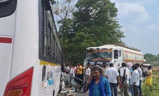 Latehar Accident : मौत की रफ्तार: बस-टैंकर की जोरदार भिड़ंत, दोनों चालक सहित कई गंभीर...