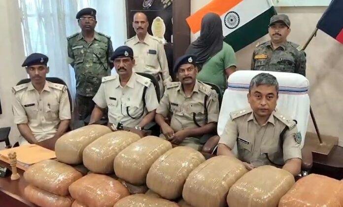 Lohardaga : गांजा ही गांजा! नए एसपी ने आते ही मारी दबिश, 42 किलो गांजा के साथ दो गिरफ्तार...