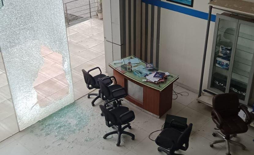 Ranchi Crime : अंधेरी रात में सेंधमारी, फोर्स मोटर्स शोरूम में शीशा तोड़कर इतने का सामान ले उड़े चोर...