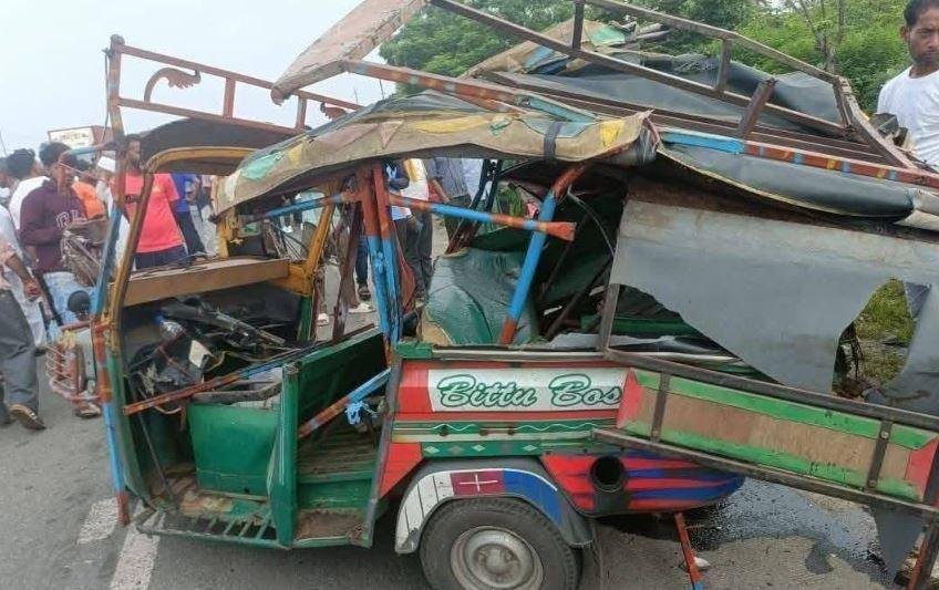 Giridih Accident : क्षतिग्रस्त टेंपो