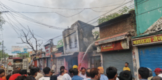 Hazaribagh fire : रुई और गद्दे की दुकान में भड़की भीषण आग से मची अफरातफरी, लाखों का सामान खाक...