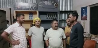 Bokaro Crime : बंदूक की नोक पर शराब दुकान में लाखों की लूट, जांच में जुटी पुलिस...