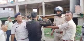 Dhanbad Breaking : प्रभातम मॉल के पास फिर टशन, ढुल्लू महतो और रणविजय सिंह के समर्थकों के बीच भिड़ंत से माहौल बिगड़ा, भारी फोर्स तैनात...