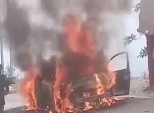 चलती कार