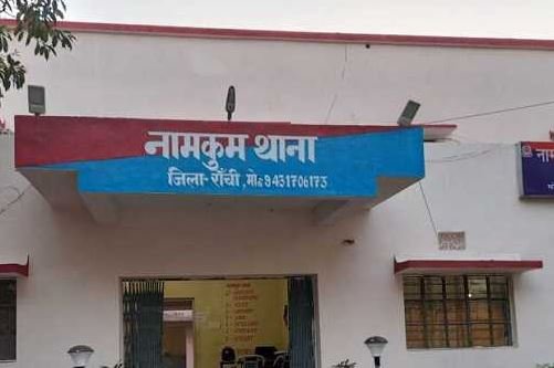 Ranchi Breaking : अवैध बालू लदे ट्रक ने नामकोम थाना प्रभारी की गाड़ी को टक्कर, अस्पताल में भर्ती...