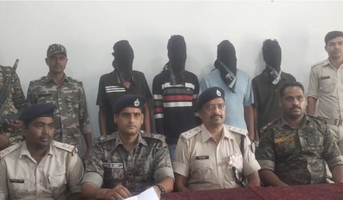Bokaro : बैट्री चोर गिरोह का पर्दाफाश, चार शातिर चोर गिरफ्तार