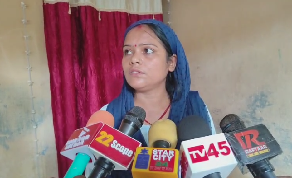 Bokaro : उधार मांगा तो पत्थर दे मारा, दो पक्षों में खूनी संघर्ष, एक का फूटा सर... Bokaro : मामले की जानकारी देती महिला