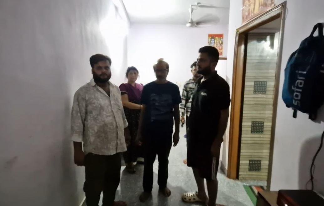 Hazaribagh : अंधेरी रात में घर पर पड़ गई लाखों की डकैती, जांच में जुटी पुलिस...